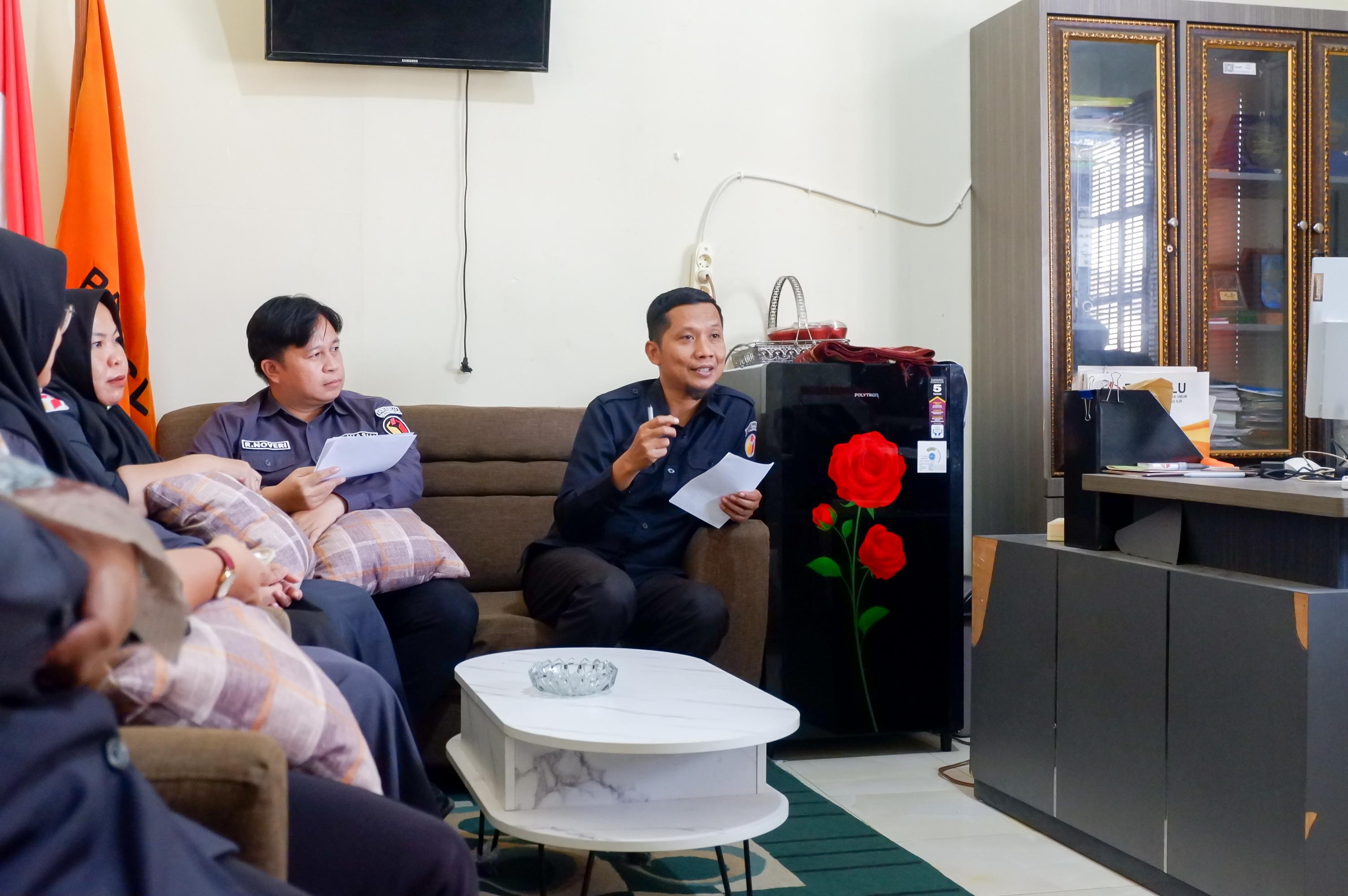 RAPAT INTERNAL BAWASLU OKI KESIAPAN OPERASIONAL PEGAWAI