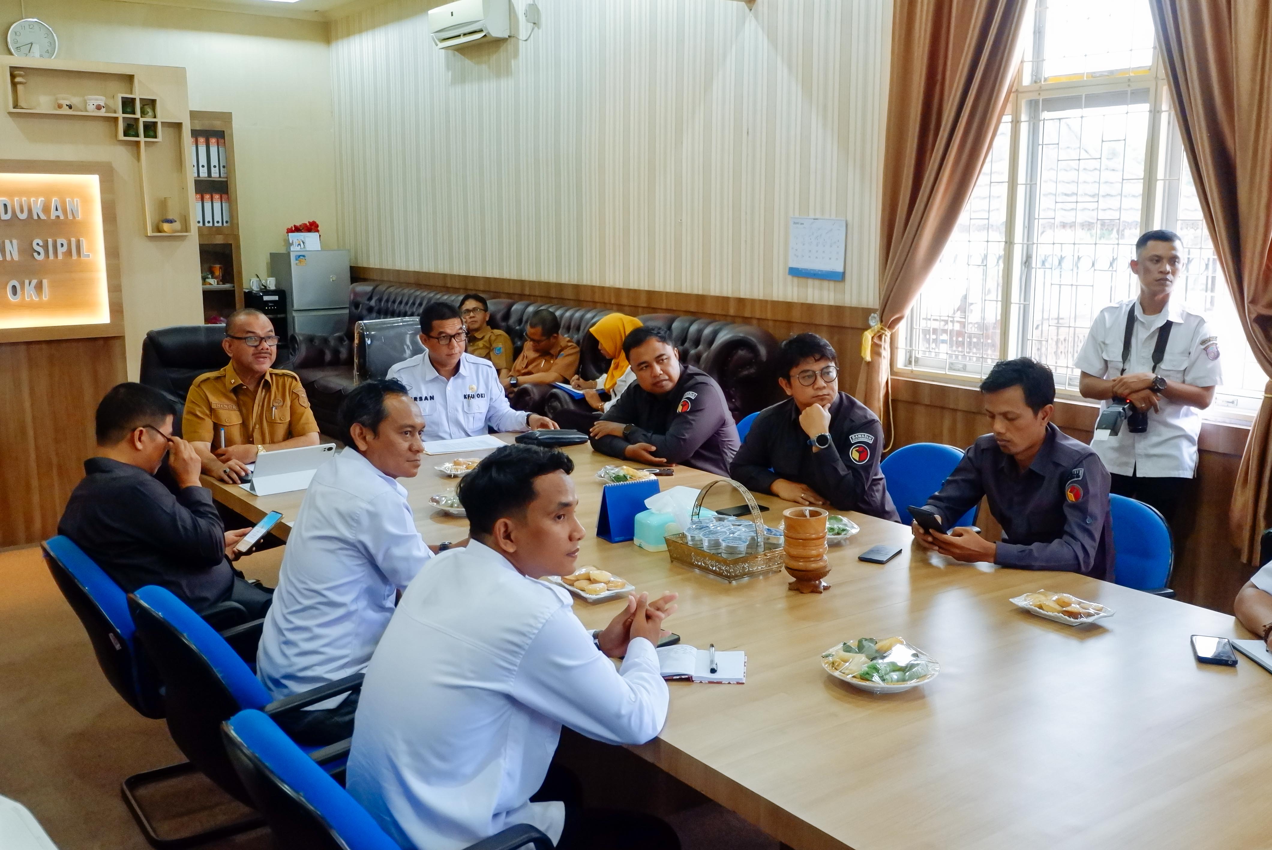 BAWASLU OKI MINTA KPU-DISDUKCAPIL PERKETAT VERIFIKASI DATA PEMILIH