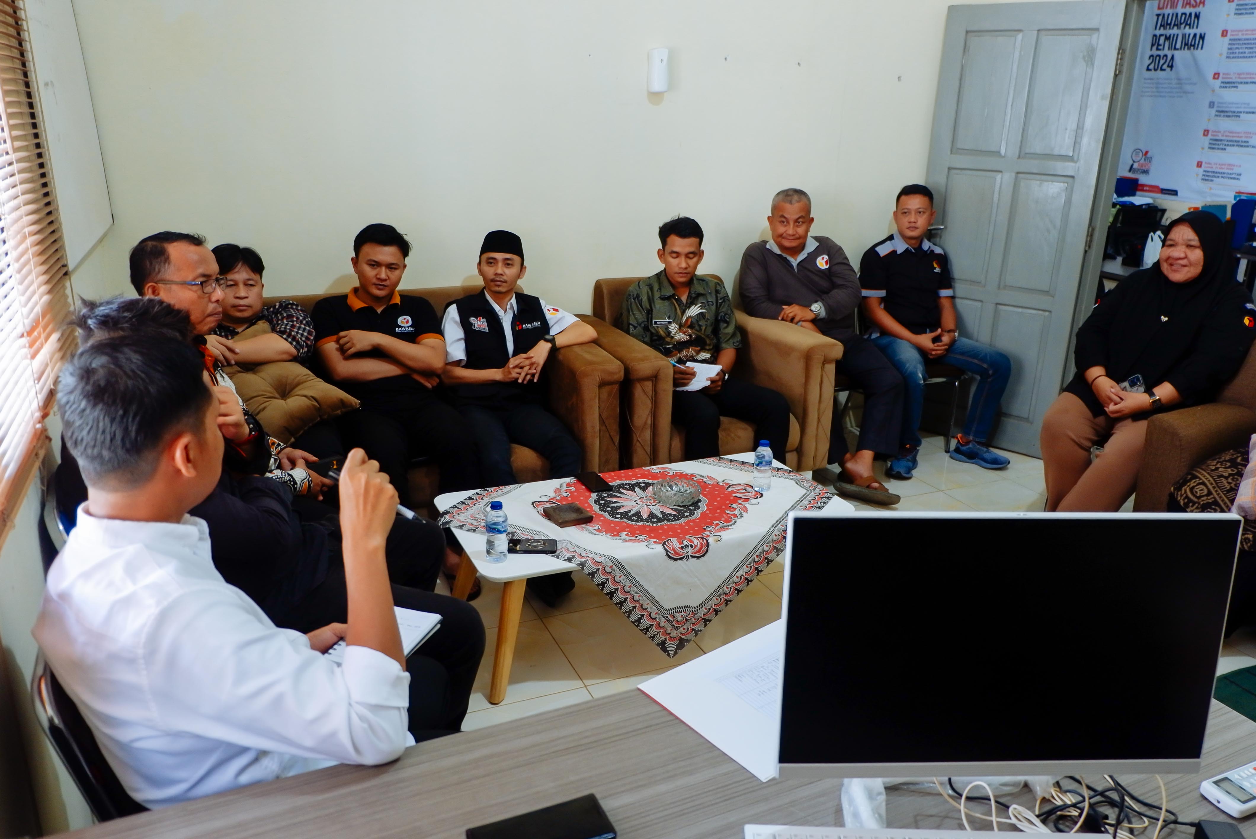RAPAT INTERNAL SEKRETARIAT BAWASLU OKI