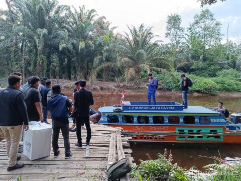 Proses Pengantaran Logistik PSU Pilkada OKI