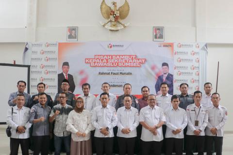 Foto Bersama Kasek atau Koorsek Bawaslu se-Sumsel