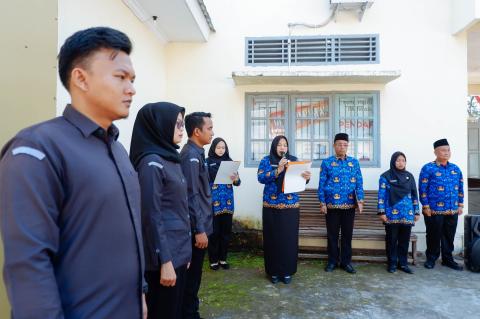 PETUGAS UPACARA HUT KE-80 RI