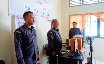 BAWASLU OKI MEMPERDENGARKAN LAGU KEBANGSAAN INDONESIA RAYA