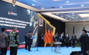 pelantikan sekjen bawaslu ri